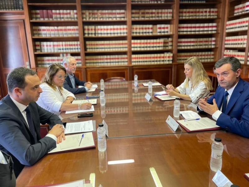 Alfredo González y la delegada del Gobierno se reúnen con representantes de la FAMCP