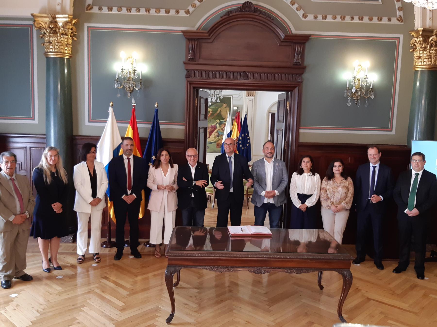 Estado, Comunidad Autónoma y Entidades Locales de Canarias firman un protocolo para la colaboración con el sector privado en la transición energética de los espacios industriales del Archipiélago