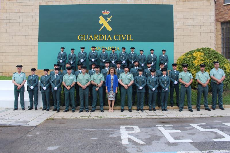 La delegada del Gobierno recibe a los 27 guardias civiles en prácticas que se incorporan a Cantabria