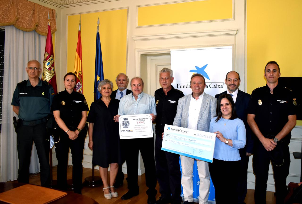 La subdelegada del Gobierno de España en la provincia de Cuenca preside el acto de entrega del dinero recaudado en la Carrera Ruta 091 a la Asociación Cultural de Sordos de Cuenca
