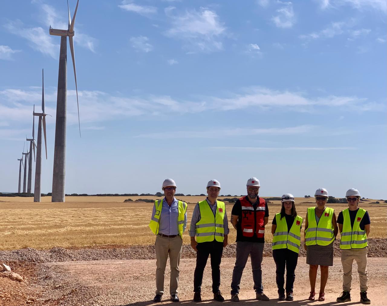 El delegado del Gobierno de España en Castilla-La Mancha destaca la posición privilegiada de nuestro país en producción de energías renovables durante su visita el ‘Parque Eólico GECAMA’ en Tébar (Cuenca) 