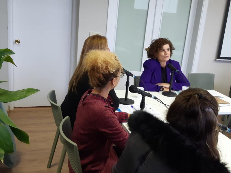 María Rivas debate con internas do Centro Penal de *Teixeiro sobre a realidade da violencia de xénero e as experiencias das mulleres recluídas vítimas desta secuela 