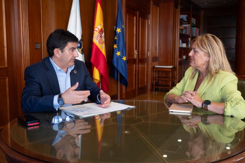Pedro Blanco y Beatriz Sestayo confirman el impulso al empleo en los polígonos dependientes del Gobierno a través de SEA, que sumaron 70 empresas en cuatro años en Galicia