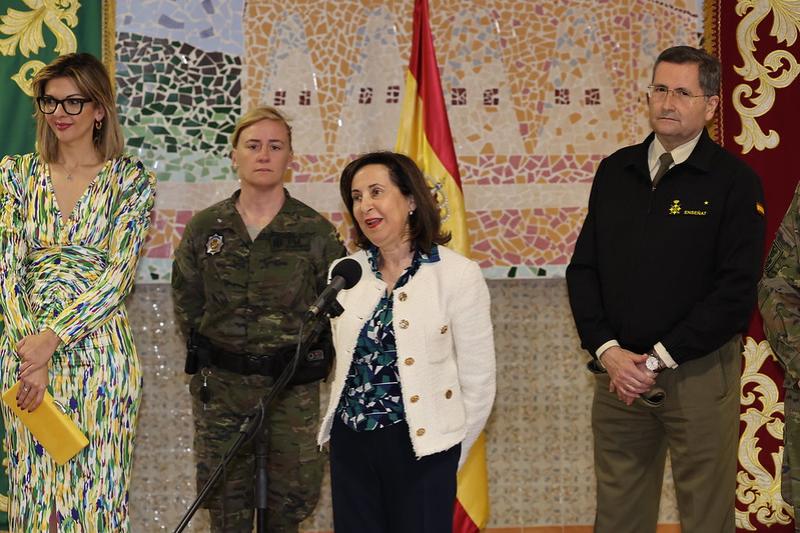 La Ministra de Defensa elogia la labor de las unidades del Ejército de Tierra en Melilla