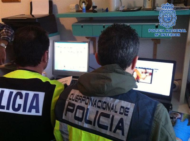 La Policía Nacional detiene a un joven por enseñar por internet cómo cometer robos violentos utilizando la técnica del "mataleón"